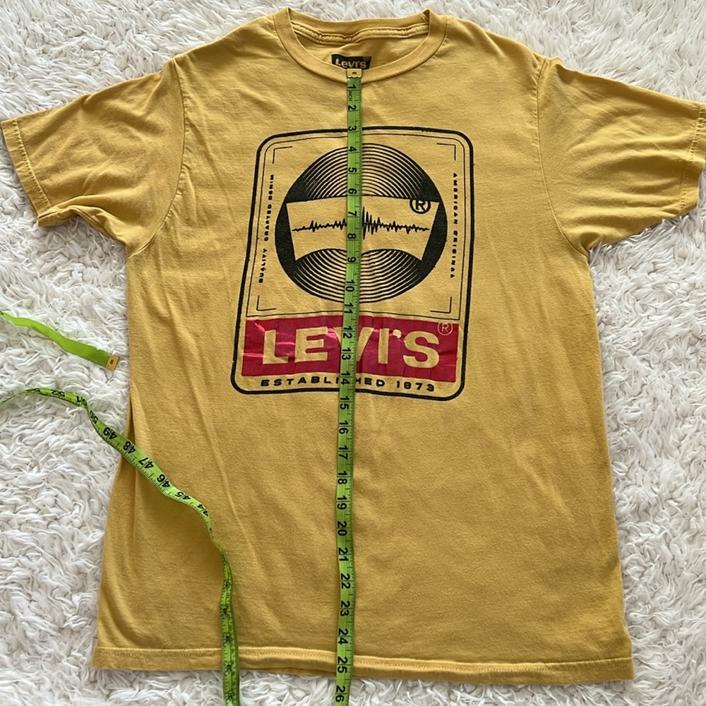 Levi's Tee - Picture 9 of 9